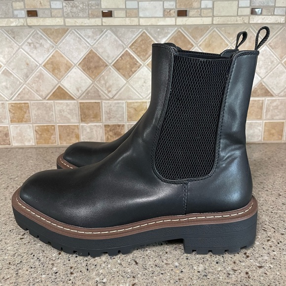 Athlefit Shoes - Athlefit Women’s Black Leather Chelsea Chunky Lug Sole Boot in Size 9